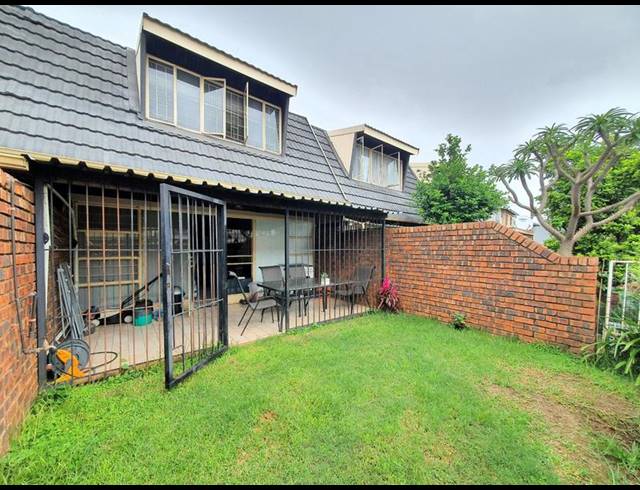 2 BEDROOM TOWNHOUSE FOR SALE IN SINOVILLE